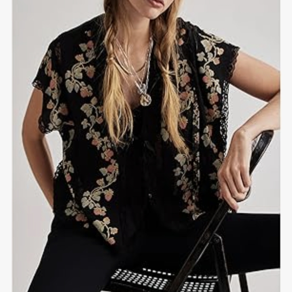 Tie Front Lace Trim Strawberry Floral Top
